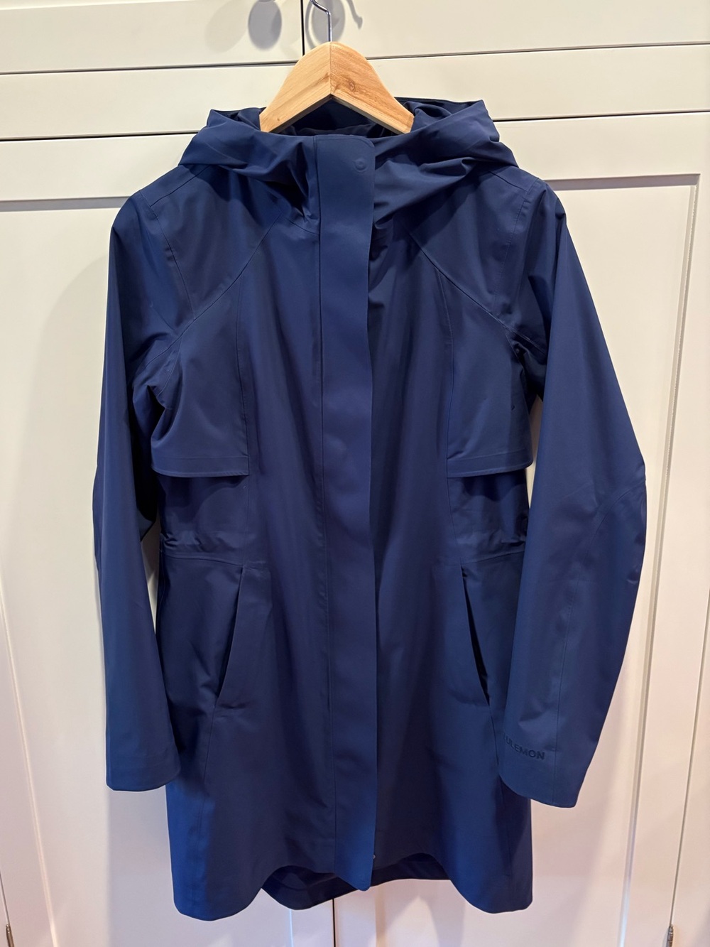 Lululemon Rain Rebel jacket - Navy Blue, size 4